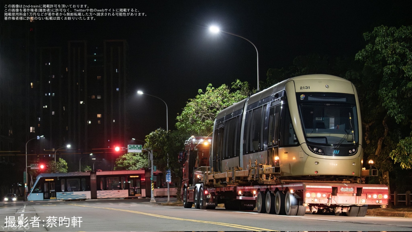 【新北捷運】安坑LRTの13編成が淡海LRTへ転用のため陸送の拡大写真
