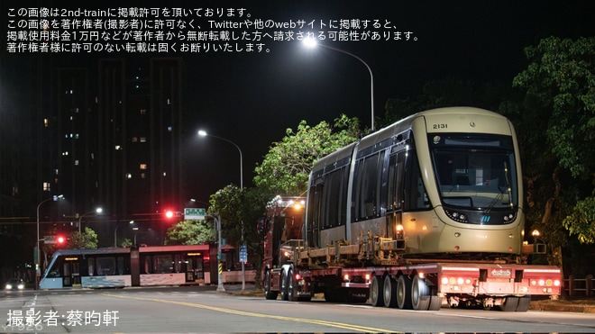 【新北捷運】安坑LRTの13編成が淡海LRTへ転用のため陸送を不明で撮影した写真