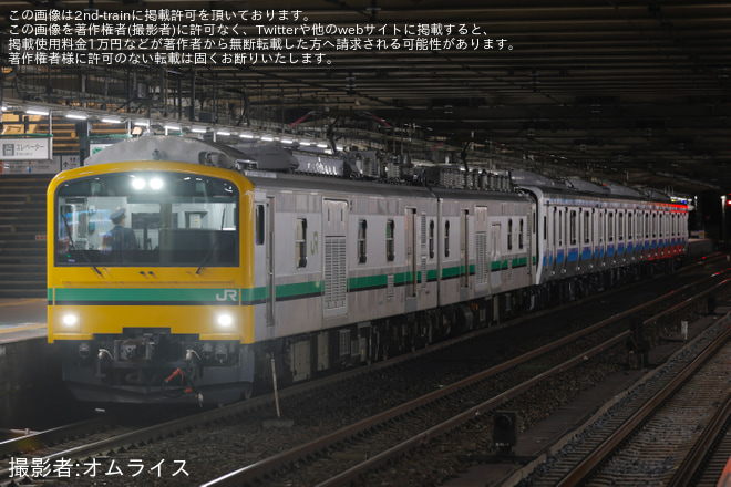 【JR東】E131系800番台N5編成 新潟車両センターから配給輸送 を大宮駅で撮影した写真