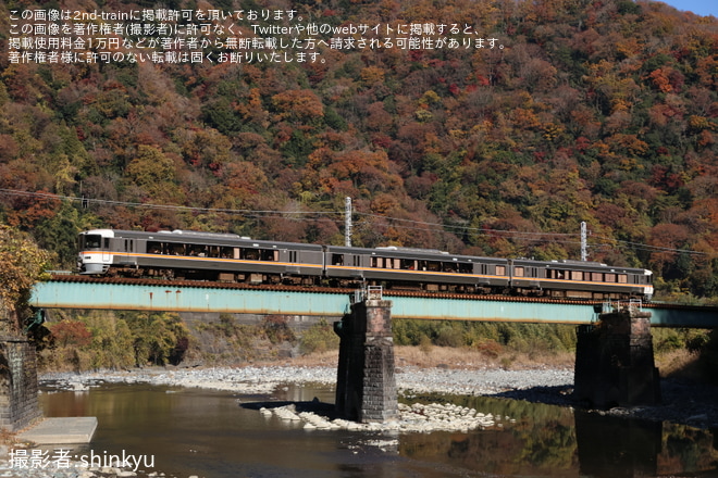 谷峨～山北間で撮影された【JR海】臨時急行「マルシェトレイン御殿場2025」を運行