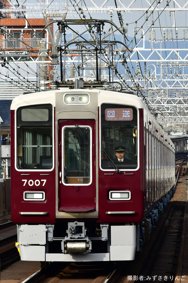 上新庄駅で撮影された【阪急】7000系7007F 正雀工場出場回送