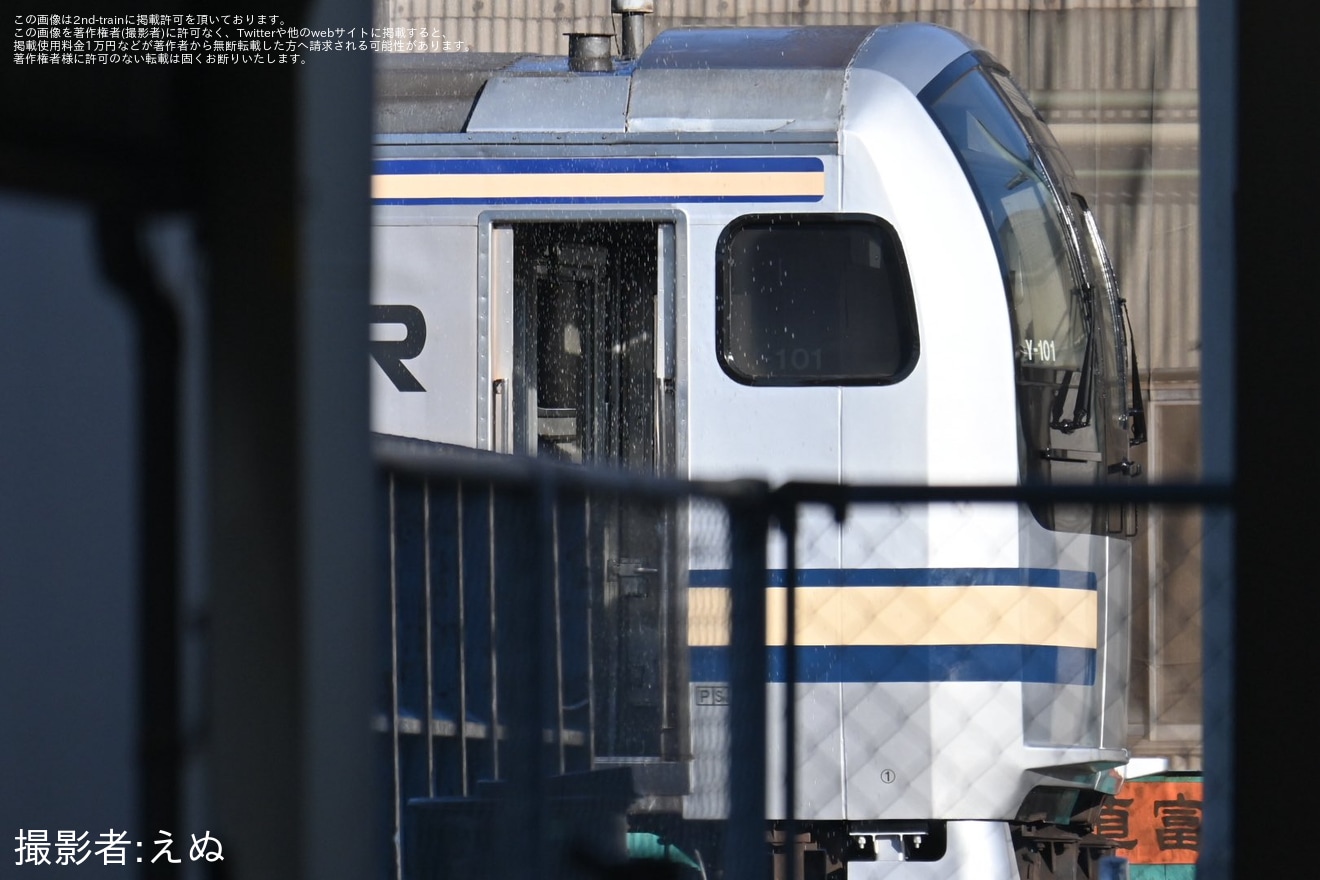 【JR東】E217系クラY-101編成クハE217-2001が解体中の拡大写真