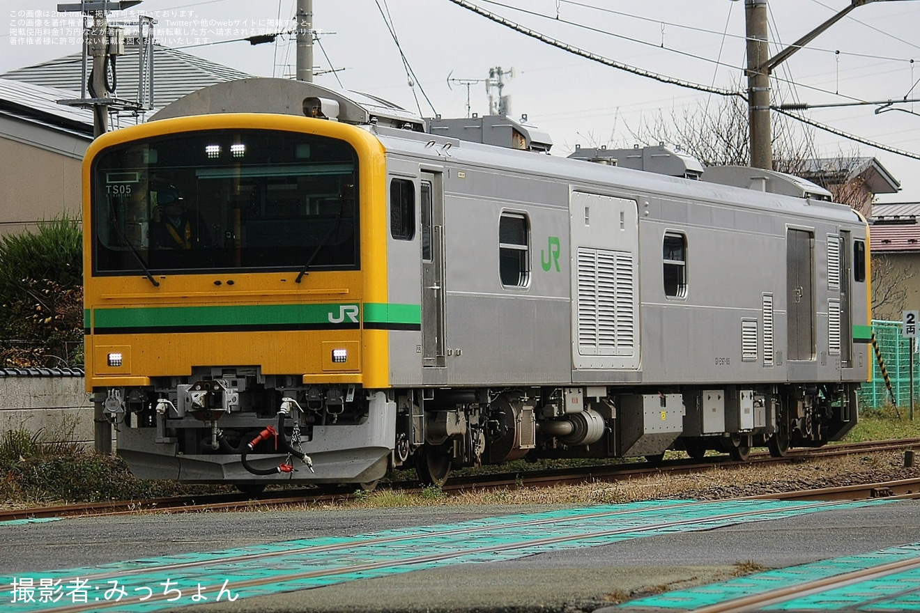 【JR東】GV-E197-105が秋田総合車両センターへ入場のため回送の拡大写真