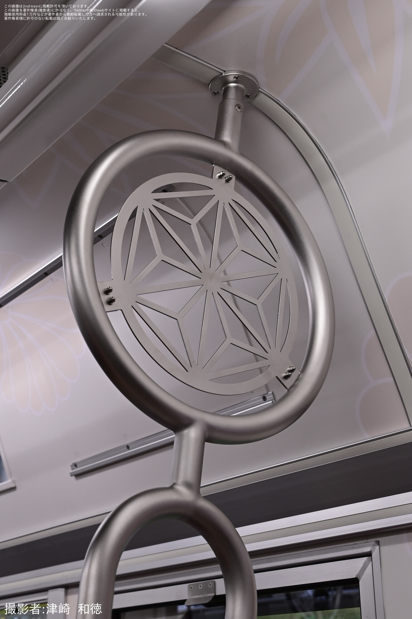 【叡電】新しい観光車両 「舞(まい )」 がデビューの拡大写真