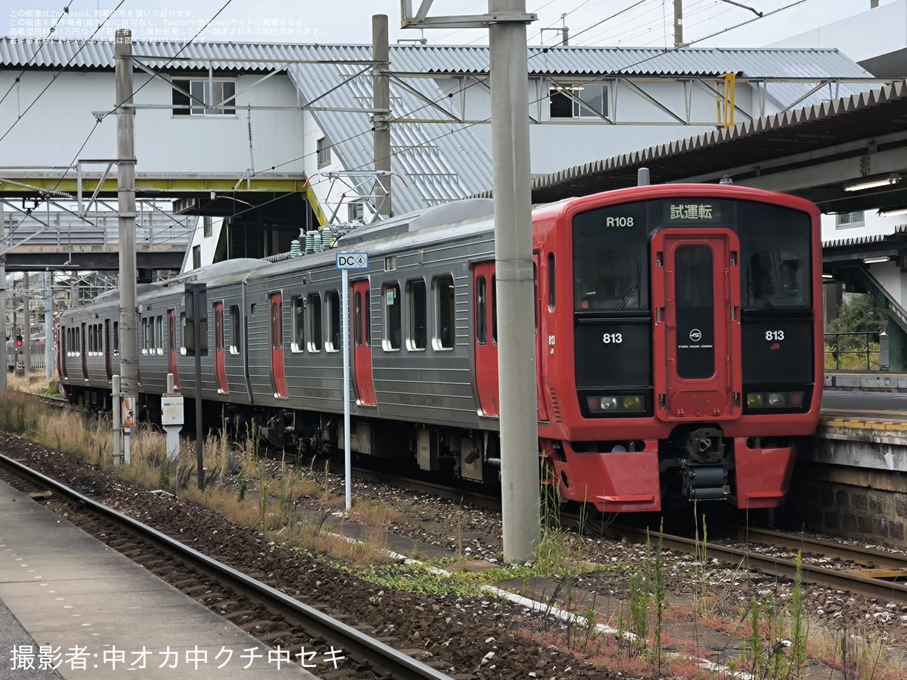 【JR九】813系RM108編成が通称赤坊主塗装で小倉総合車両センター出場の拡大写真