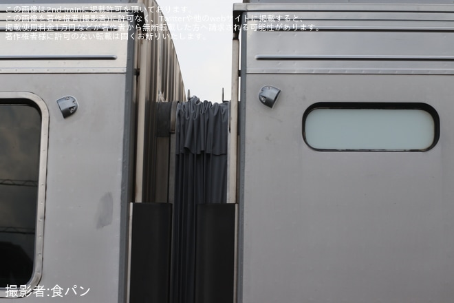 【JR九】側面にカメラを取り付けた811系PM2014編成小倉総合車両センター出場を不明で撮影した写真