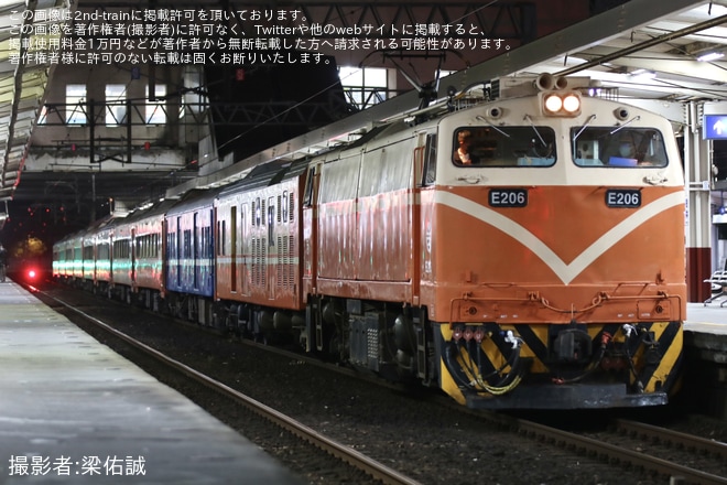 【台鉄】莒光号のうち荷物車連結の554次(花蓮行)のE200形牽引がラスト運行にを不明で撮影した写真