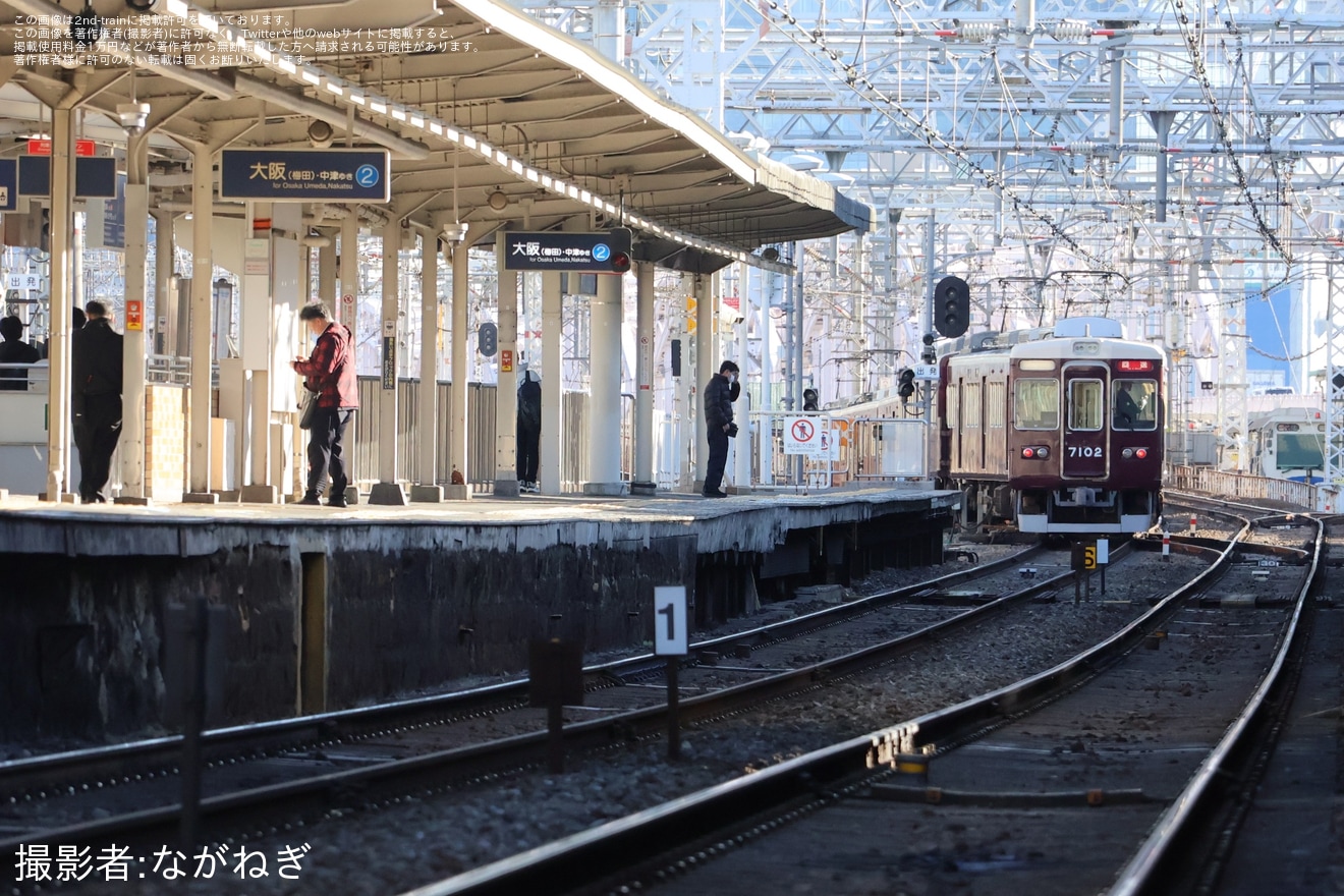 【阪急】7000系7002F(7002×8R) 平井車庫へ回送の拡大写真