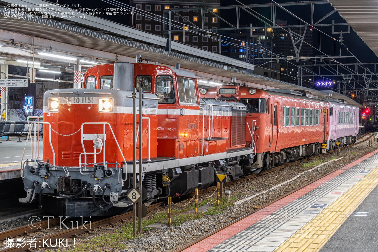 【JR西】キハ40-2049(ピンク色・SAKU美SAKU楽のラッピングは解除済)+キハ40-2093が後藤総合車両所へ配給の拡大写真