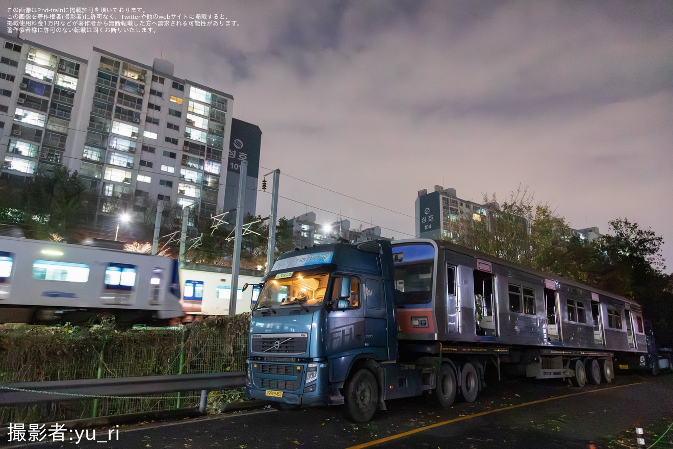 【Korail】341000系341B09編成、311000系311B34編成、351000系351F20編成が陸送で搬出の拡大写真