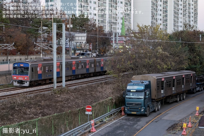 【Korail】341000系341B09編成、311000系311B34編成、351000系351F20編成が陸送で搬出を不明で撮影した写真