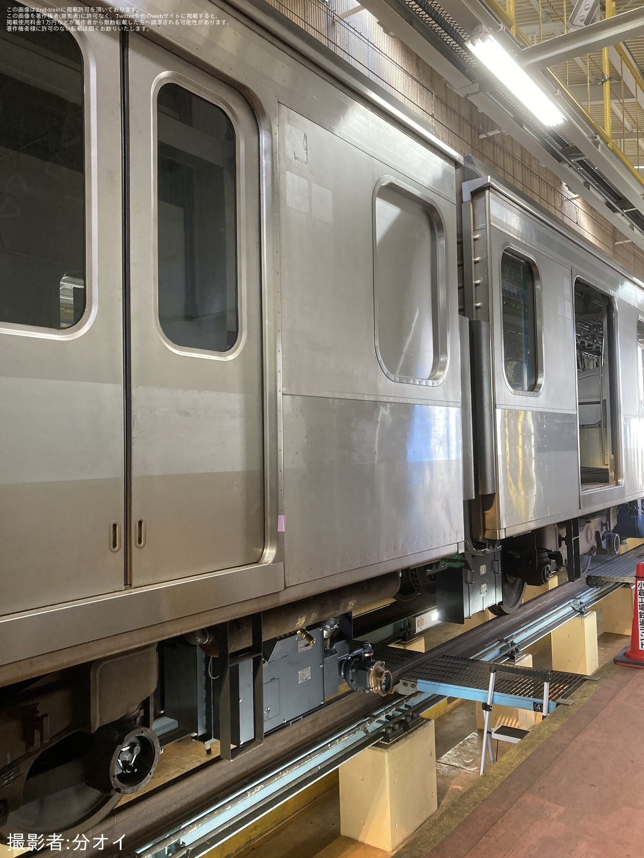 【JR九】「小倉工場鉄道ランド」でりんかい線70-000形へトイレの設置が確認の拡大写真