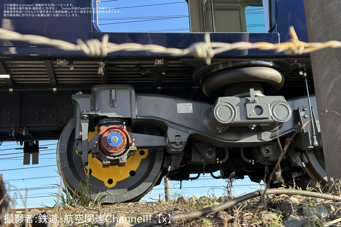 【相鉄】13000系13101×8(13101F)の4号車にPQ輪軸の拡大写真