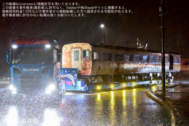 【国鉄】サシ481-48が陸送されるをで撮影した写真