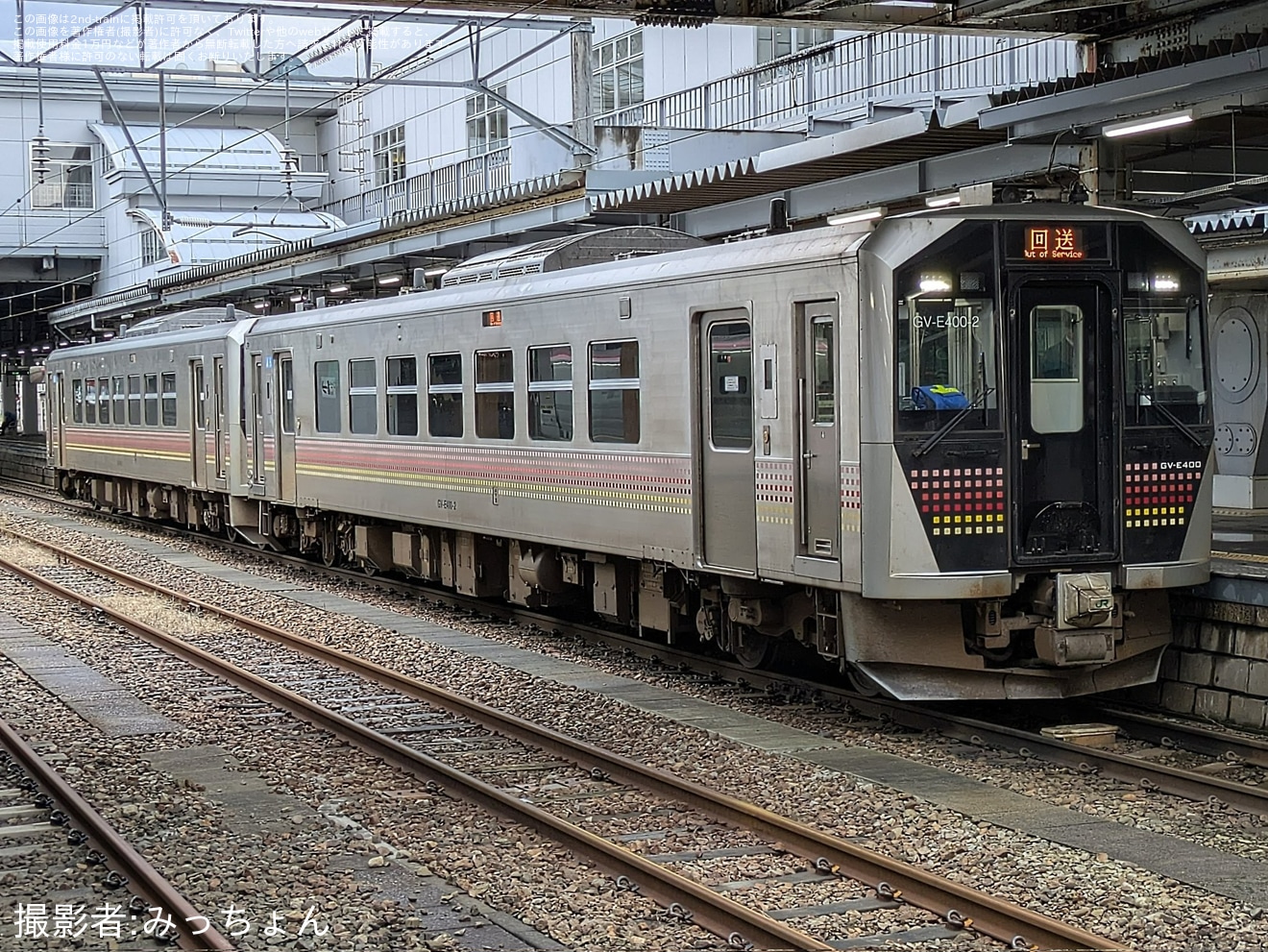 【JR東】GV-E400-2+GV-E400-7秋田支社管内での試験運行の為新津から秋田まで回送の拡大写真
