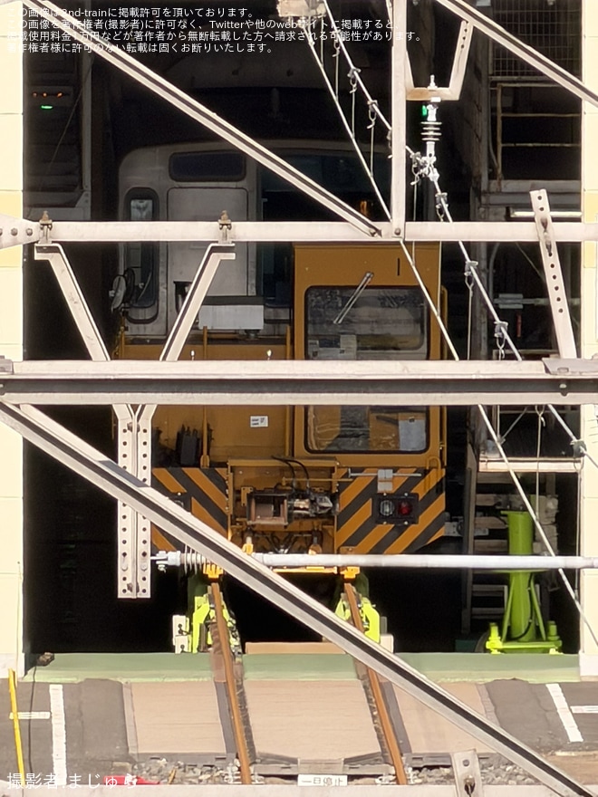 【メトロ】新木場車両基地にて保存されている7000系7101Fが編成分割を新木場車両基地付近で撮影した写真