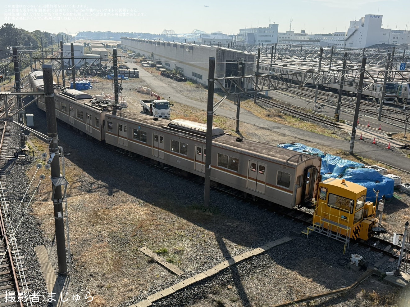 【メトロ】新木場車両基地にて保存されている7000系7101Fが編成分割の拡大写真