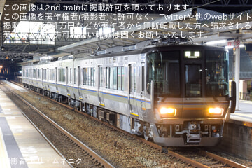 byトリ・ムネニク