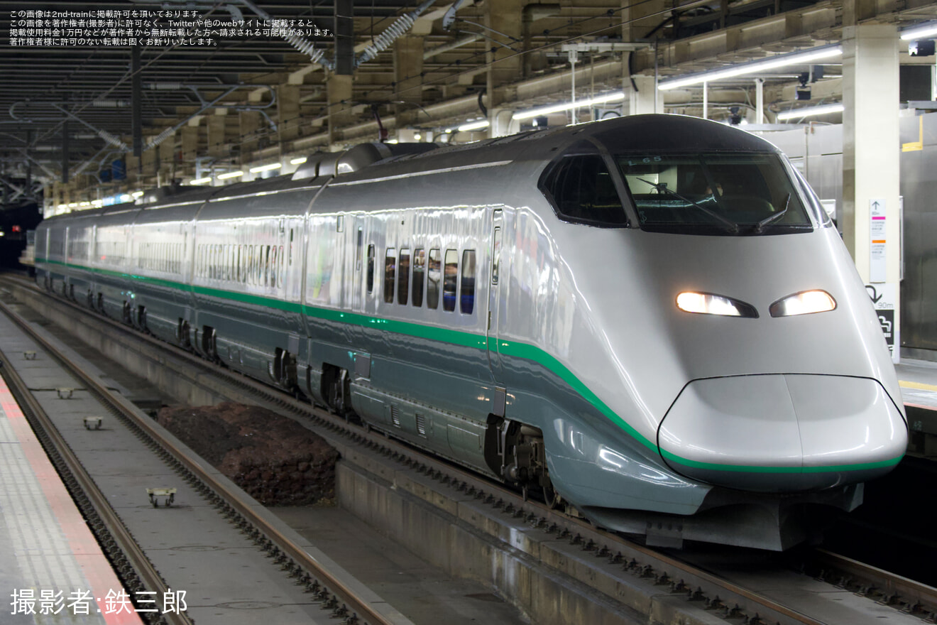 【JR東】E3系L65編成(シルバーカラー)  新幹線新潟車両センターへ回送の拡大写真
