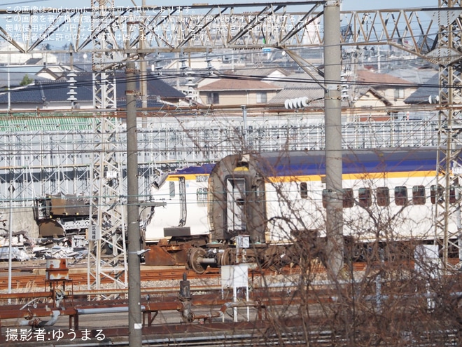 【JR東】E3系L71編成の解体作業が実施されている様子が目撃を新潟新幹線車両センターで撮影した写真