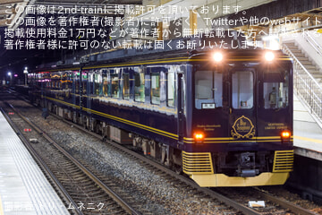 byトリ・ムネニク