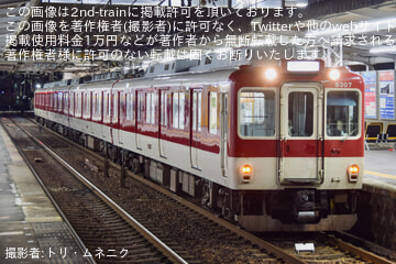 byトリ・ムネニク