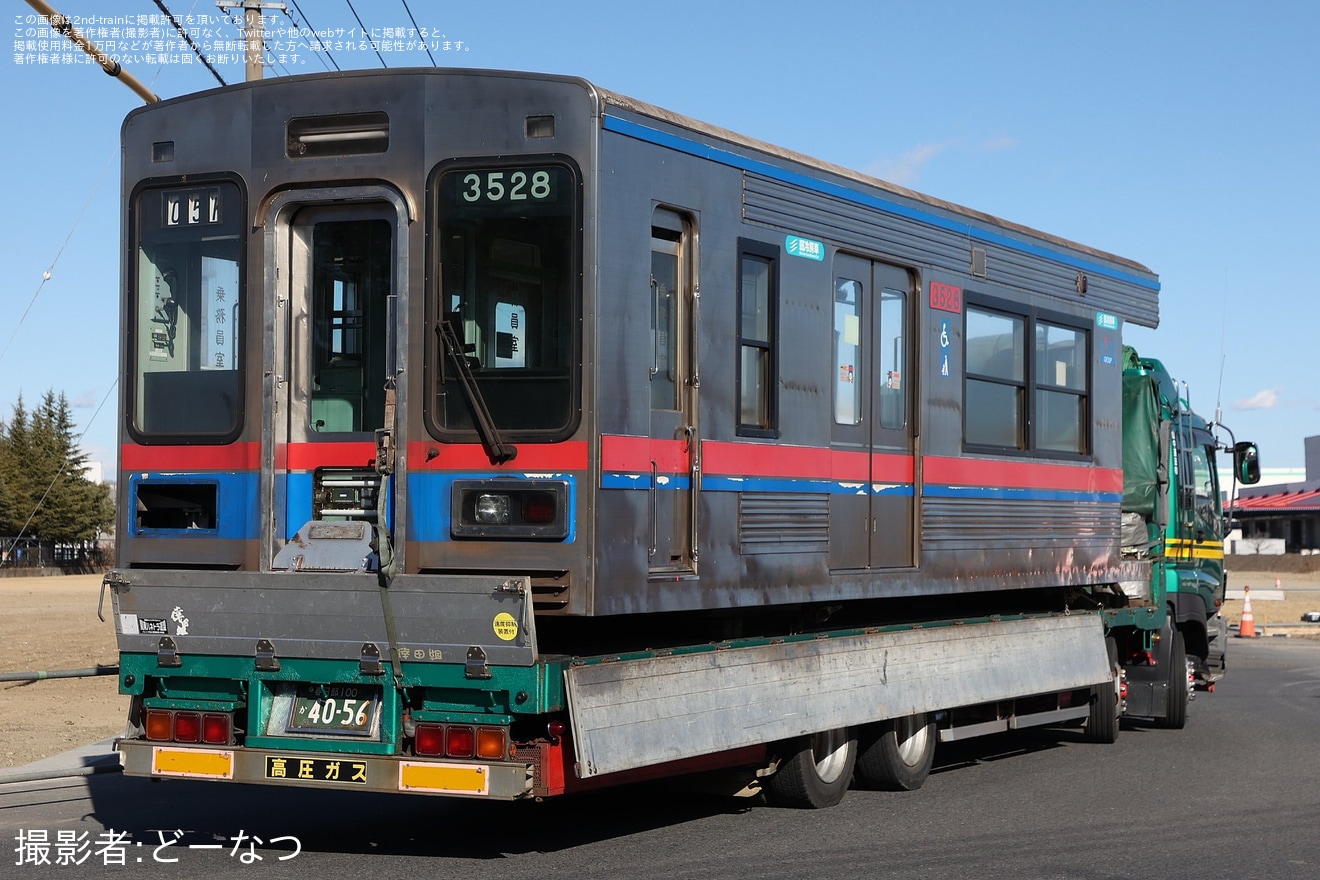 【京成】3500形3524編成の3524号車・3528編成の3528号車が廃車陸送の拡大写真
