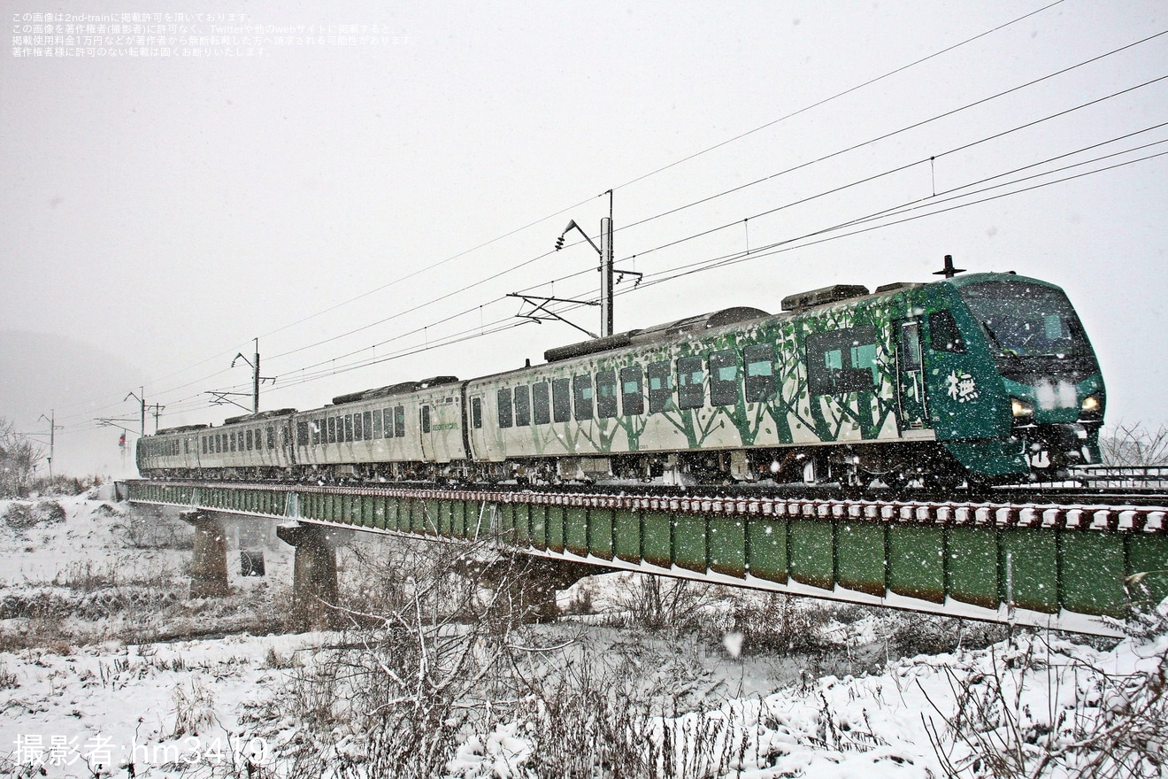 【JR東】「リゾートしらかみ『橅』編成」使用「RINGOMUSUME TRAIN(りんご娘トレイン)」を運行の拡大写真