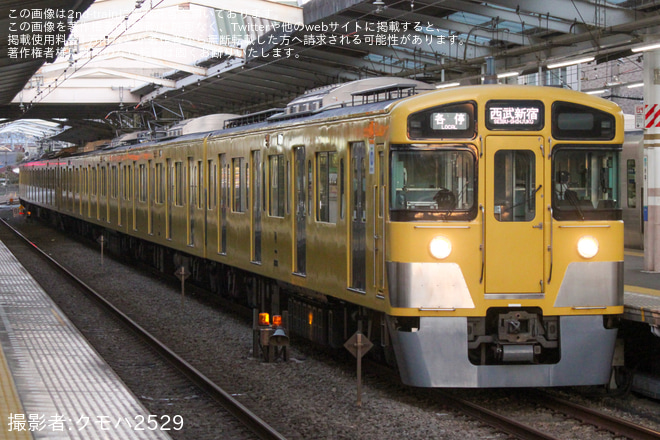 【西武】2000系2523Fの行先・種別表示器がフルカラーLED化を小平駅で撮影した写真