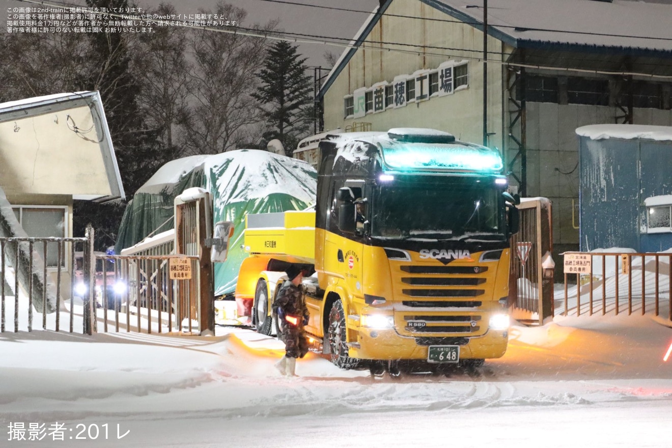 【JR北】C11-171が苗穂工場から釧路運輸車両所へ陸送(2025)の拡大写真