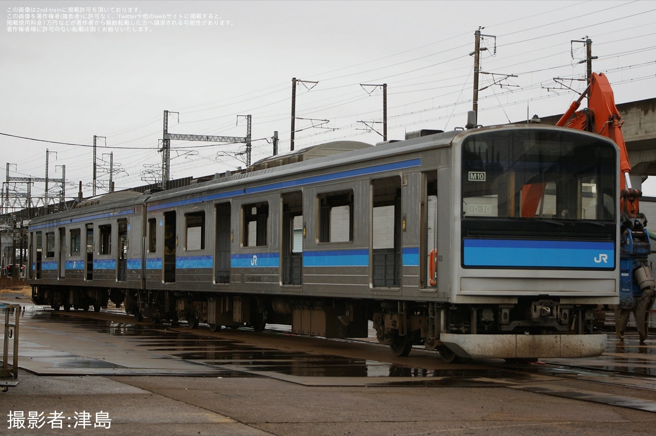 【JR東】205系M10編成のうち2両が郡山総合車両センターの解体線で解体中の拡大写真