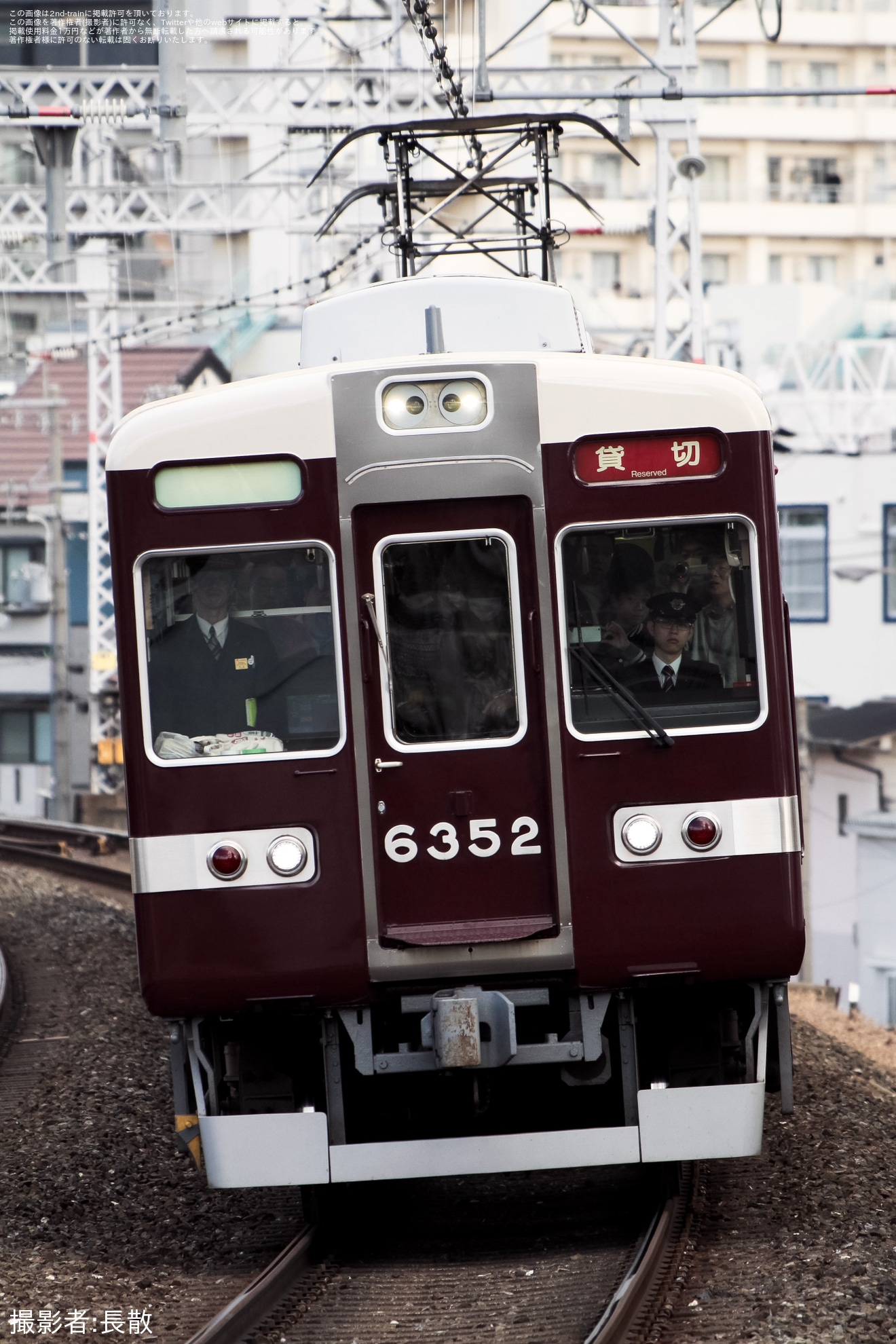 【阪急】6300系6352F(6352×4R)が嵐山線と普段走行しない阪急京都線で団体臨時列車として運転の拡大写真