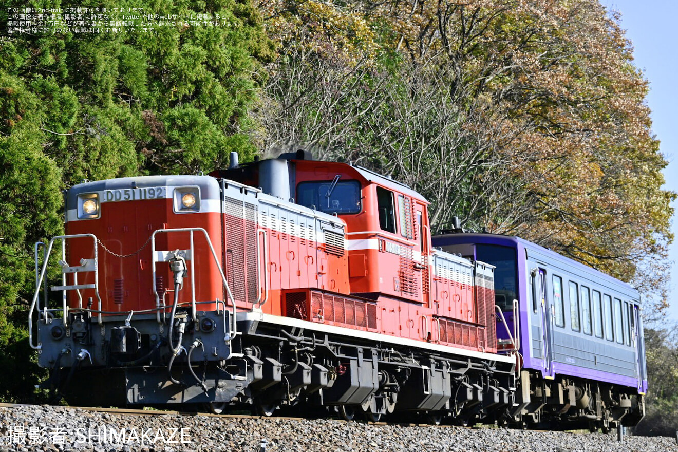 【JR西】キハ120-304後藤総合車両所本所入場配給(亀山配給)の拡大写真