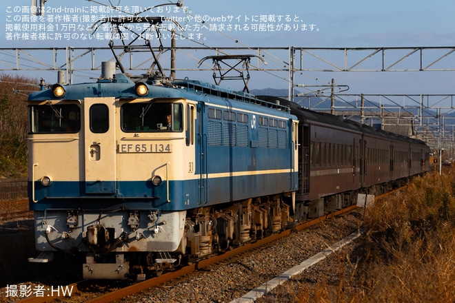 【JR西】35系5両下関総合車両所運用検修センター入場回送(202512)を本由良駅で撮影した写真