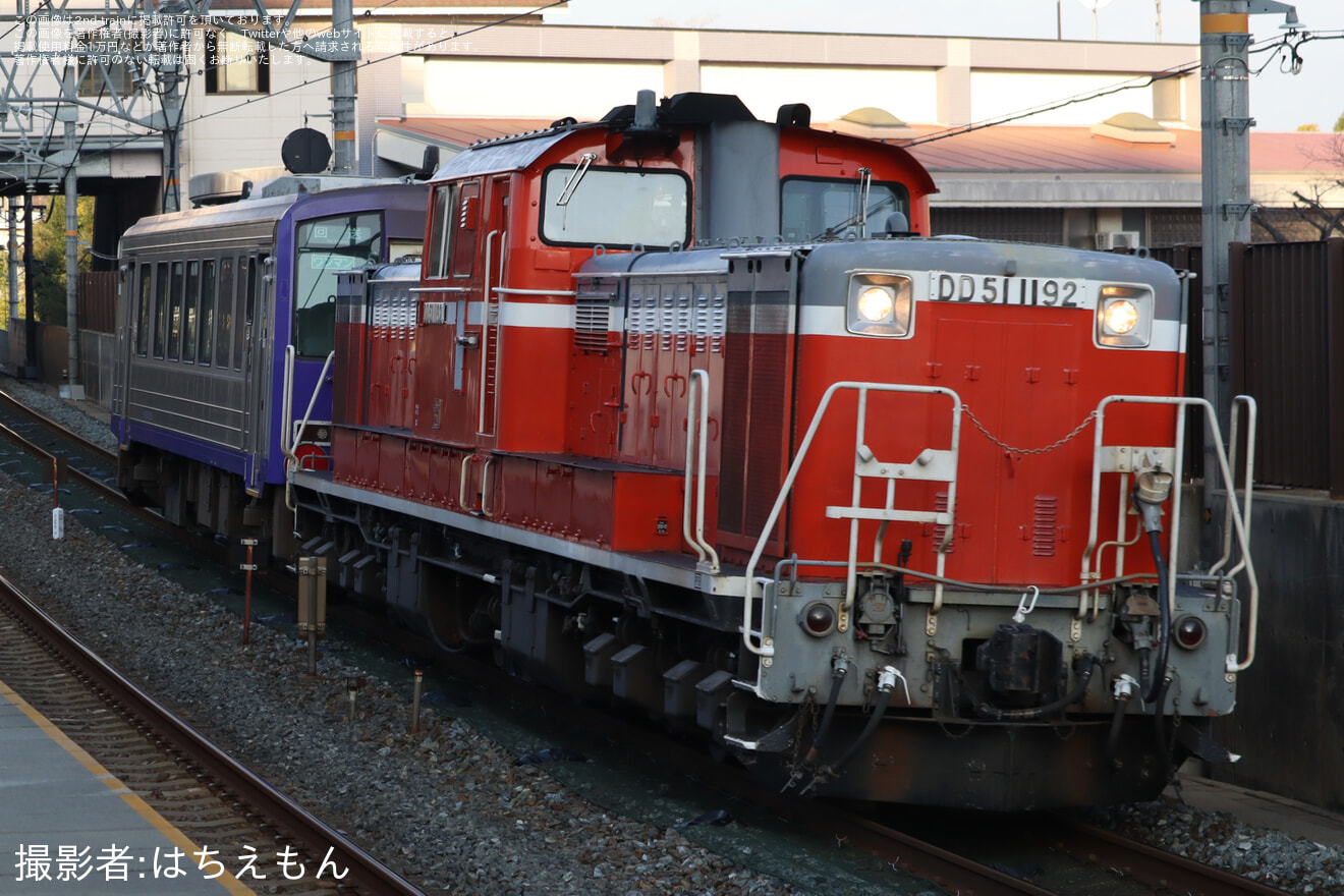 【JR西】キハ120-304後藤総合車両所本所入場配給(亀山配給)の拡大写真