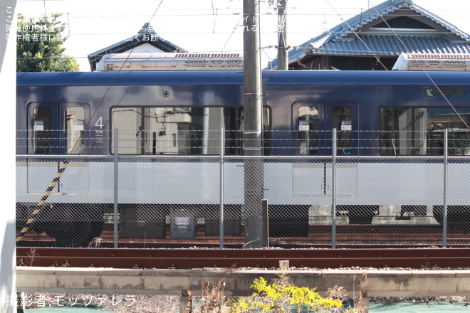 寝屋川車両基地で撮影された【京阪】3000系の余剰車が一部の帯と車番が剥がされていることが確認される