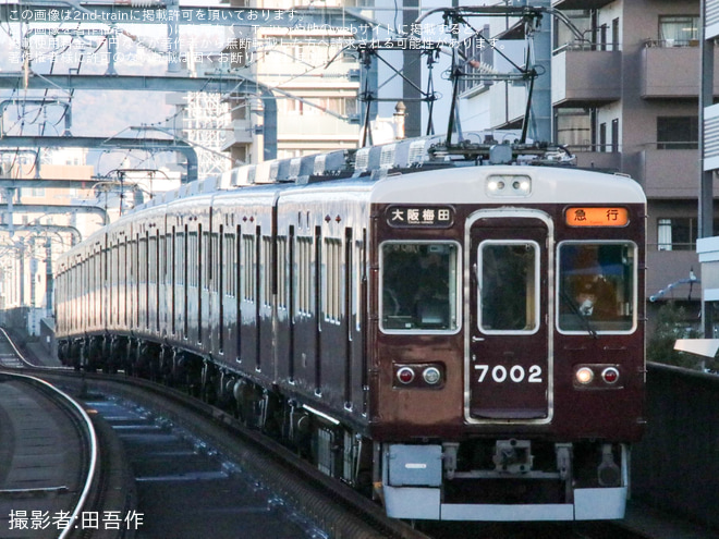 【阪急】7000系7002F宝塚本線での営業運転開始を不明で撮影した写真
