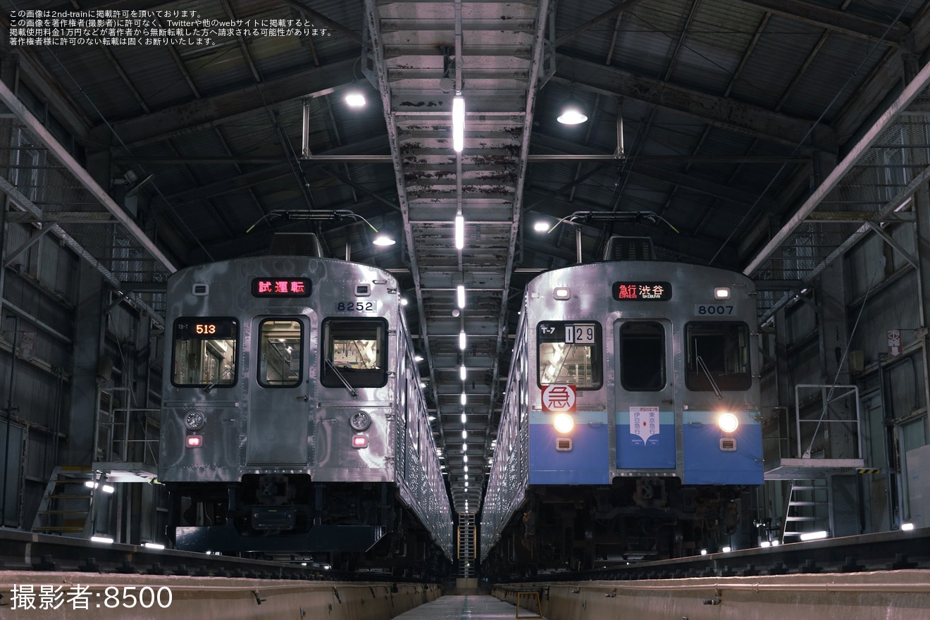 【伊豆急】8000系TB-2編成使用「『伊豆のなつ号』撮影会」開催の拡大写真