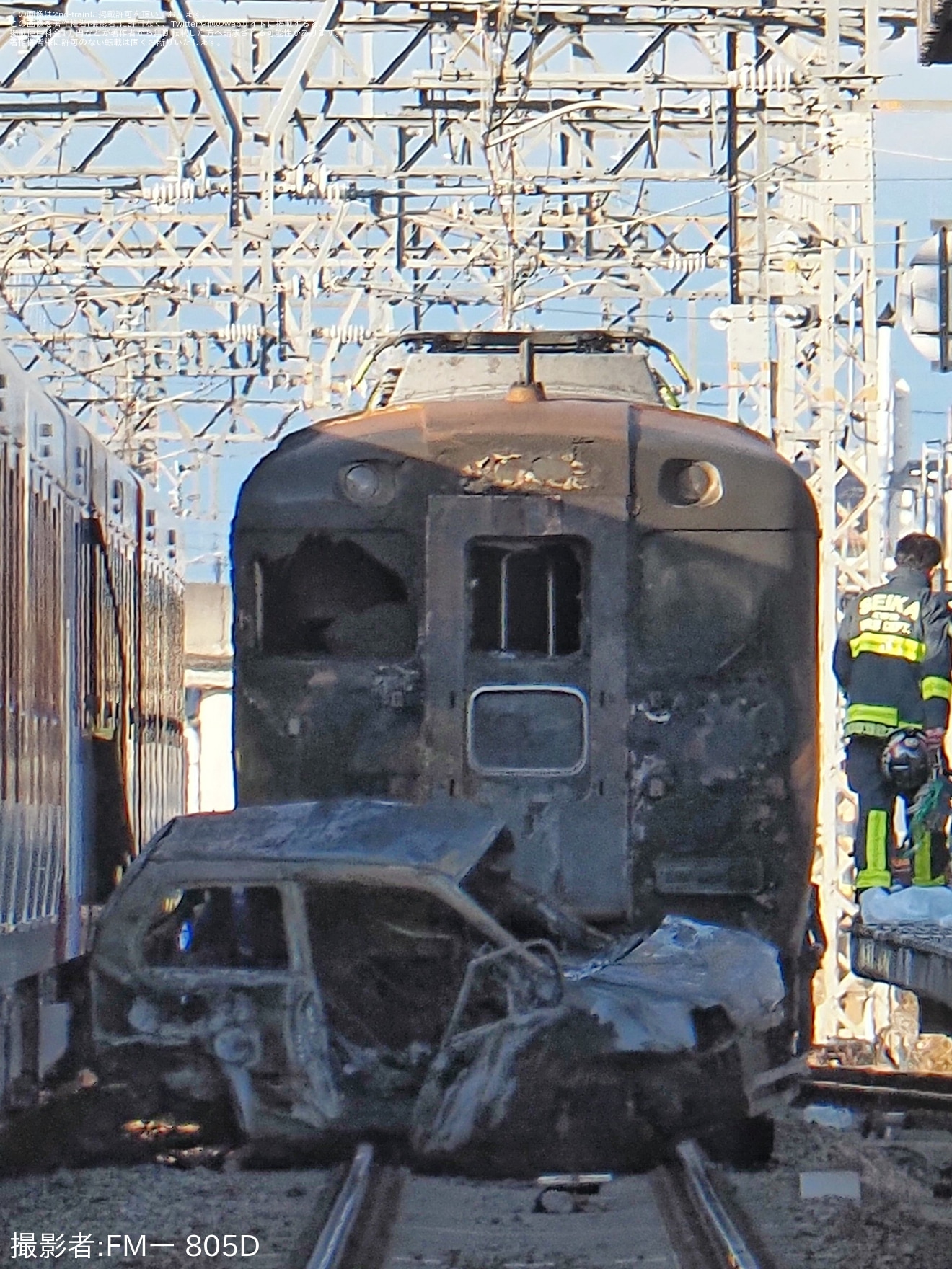 【近鉄】12400系NN01と車が接触の拡大写真