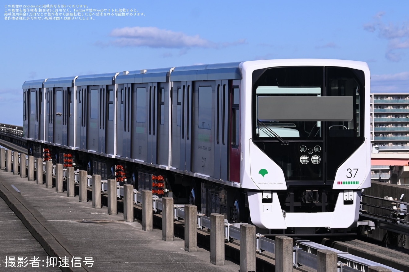 【都営】330形337編成(第37編成)が舎人車両検修場での重要部検査を終えて出場試運転の拡大写真