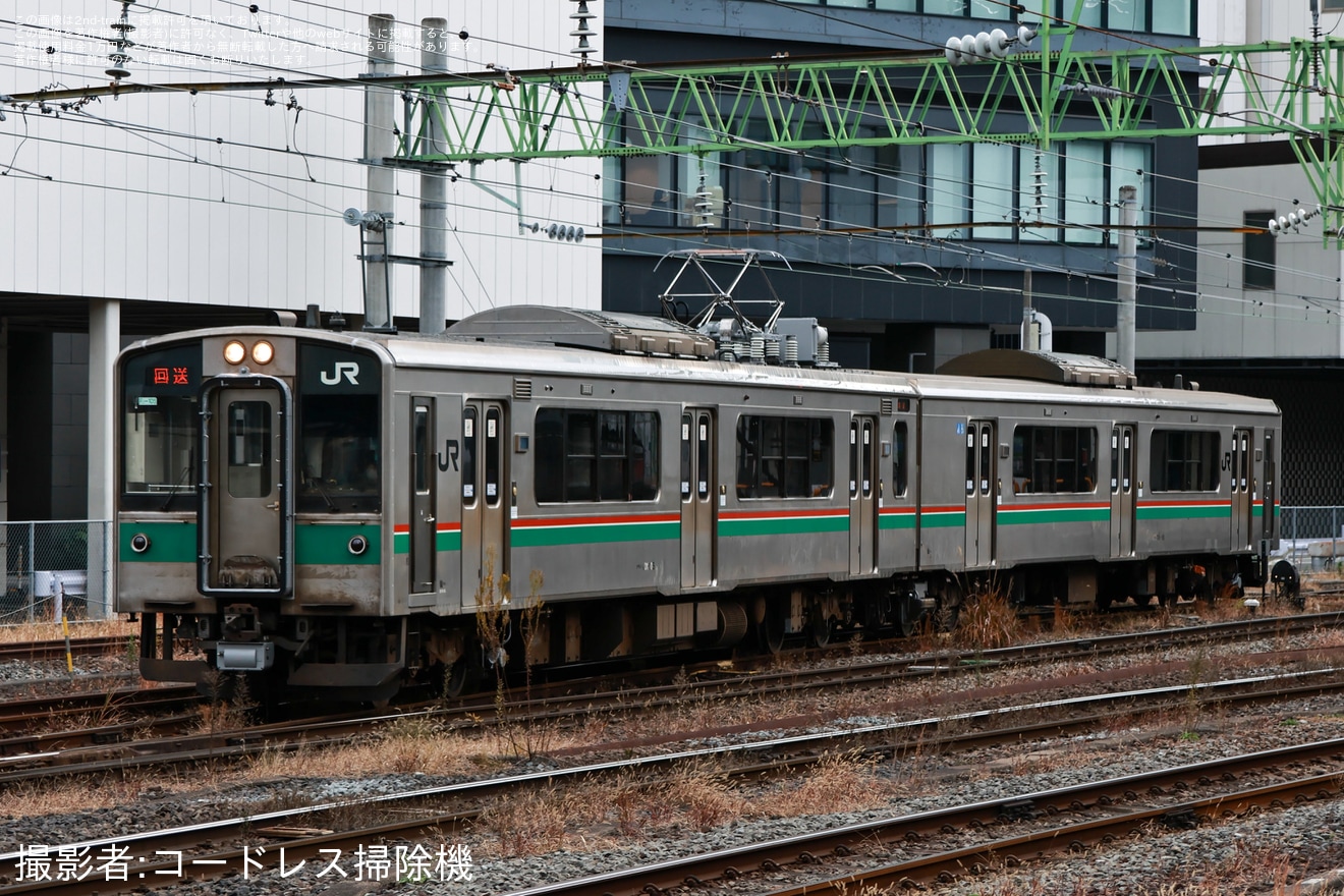 【JR東】701系F2-105編成郡山総合車両センター出場回送の拡大写真