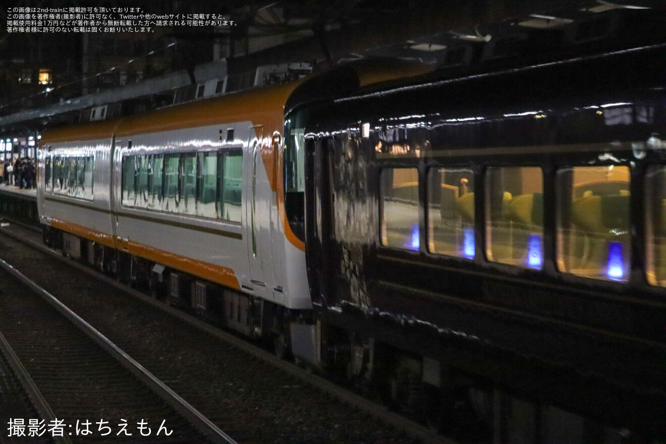 【近鉄】19200系 SA01 「あをによし」に22600系 AT56を併結し運転の拡大写真