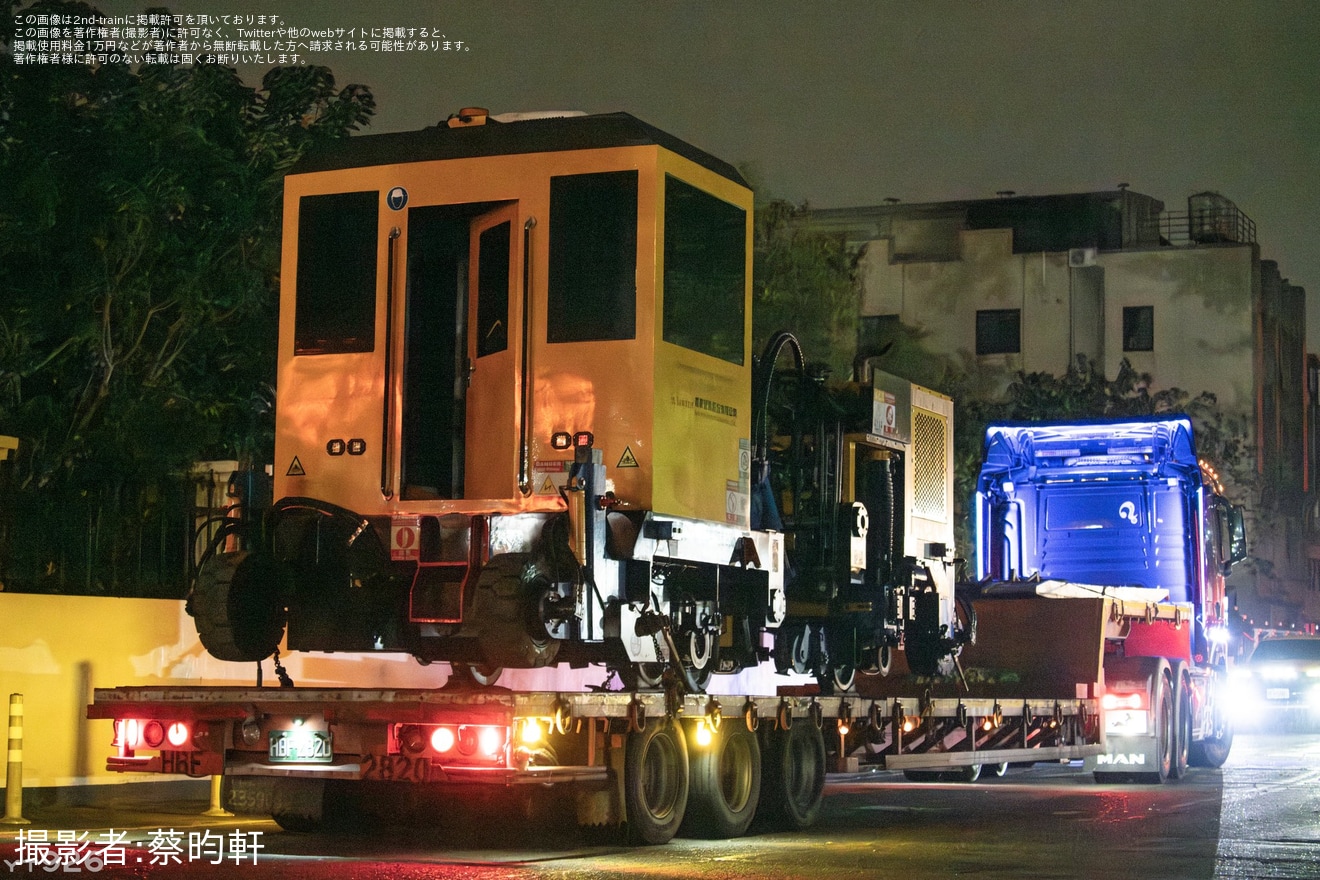 【桃園】軌陸両用マルタイの陸送が実施の拡大写真