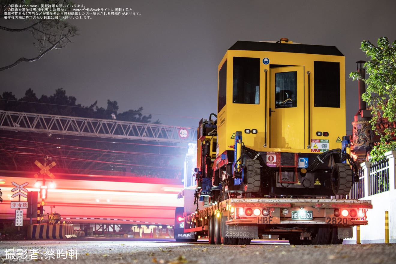 【桃園】軌陸両用マルタイの陸送が実施の拡大写真