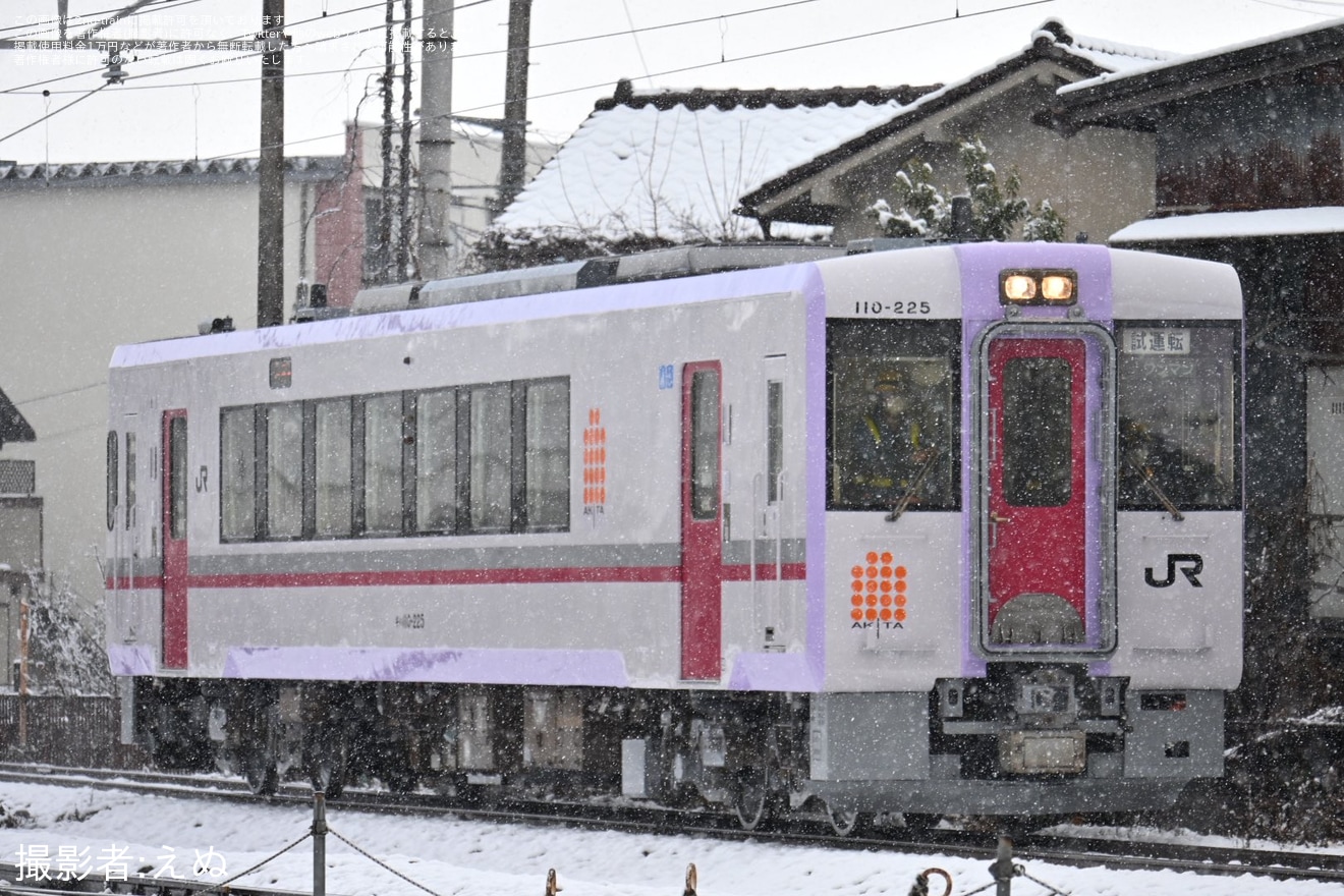 【JR東】キハ110系キハ110-225が秋田リレー号色となり構内試運転の拡大写真