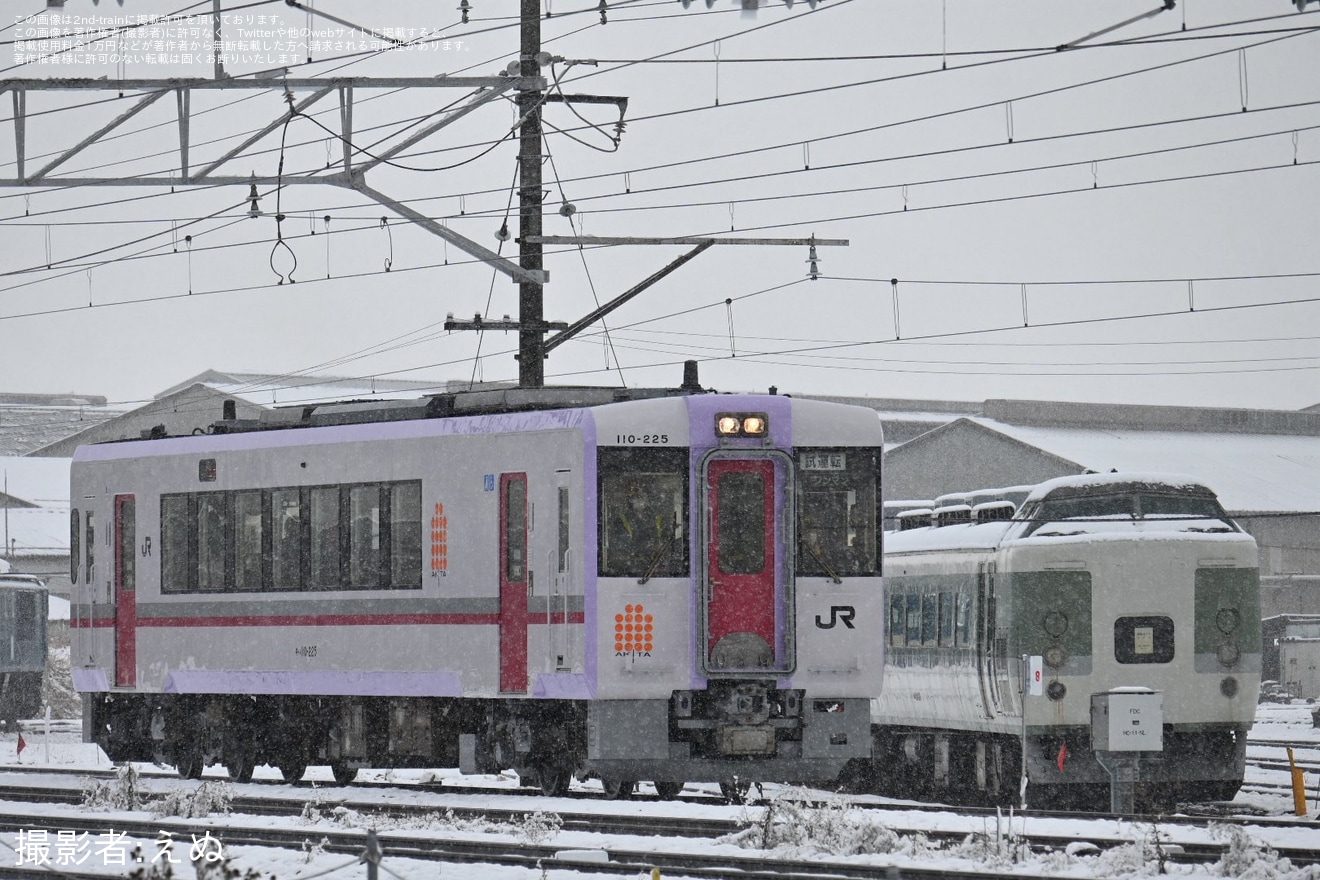 【JR東】キハ110系キハ110-225が秋田リレー号色となり構内試運転の拡大写真