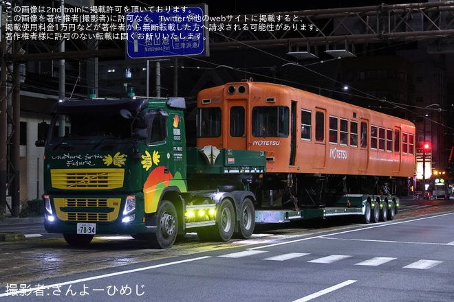 【伊予鉄】700系766号車廃車陸送を不明で撮影した写真