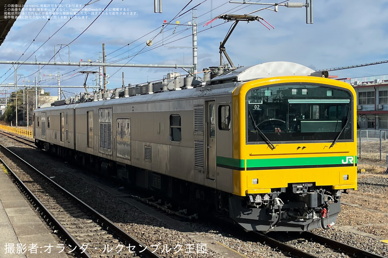 【JR東】E131系800番台(N8編成)配給輸送に伴うE493系返却回送の拡大写真