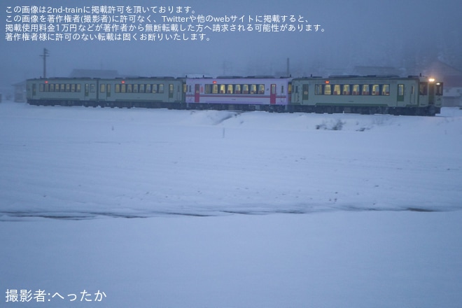 【JR東】キハ110系キハ110-225が秋田リレー号色となり営業運転開始を不明で撮影した写真