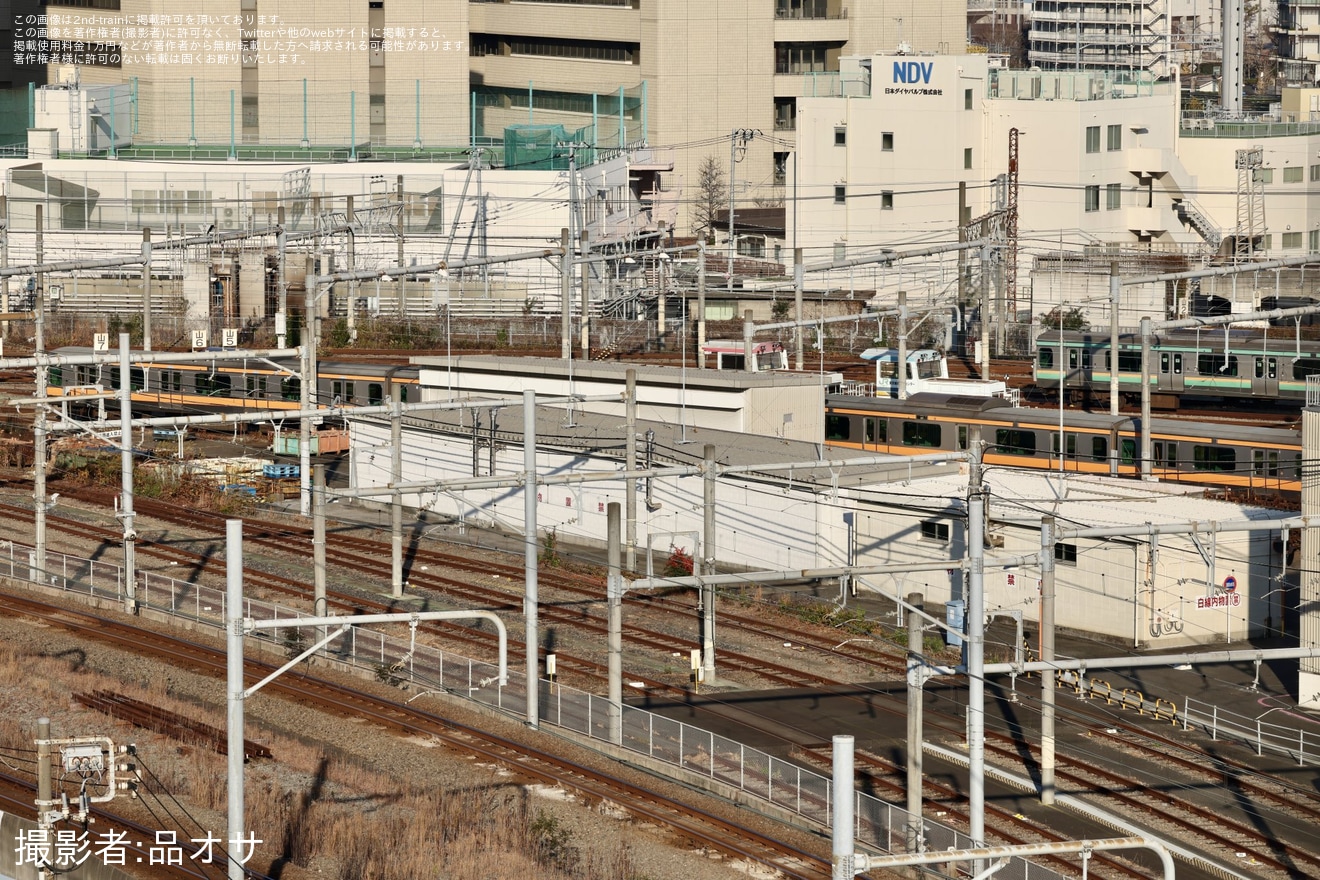 【JR東】E233系T71編成の中間車である7号車の側面LEDが撤去の拡大写真